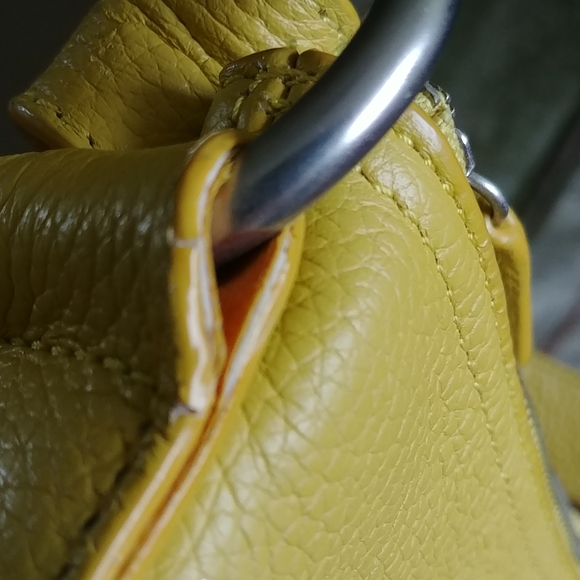 ⭐️Host Pick⭐️DANIER, Vintage Leather yellow bag - Picture 11 of 16